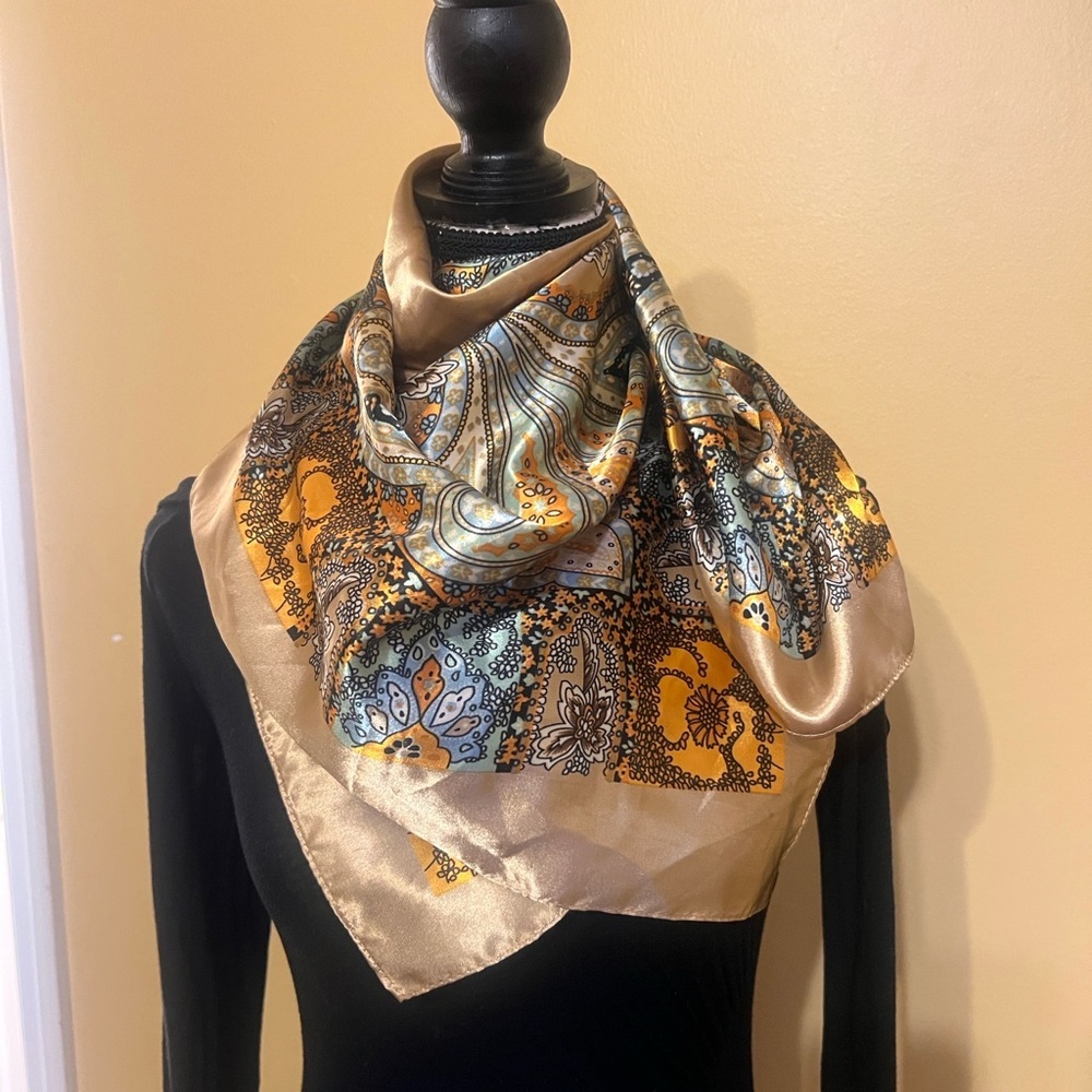 Elegant Gold and Black Silk Scarf - Picture 5 of 10